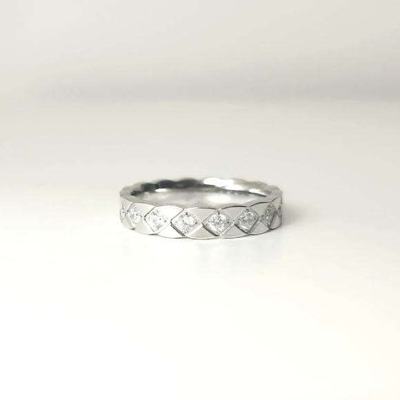 Diamond Pattern Ring - Picture 3 of 3